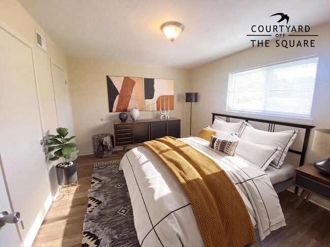 Courtyard Off The Square Bed Room 1