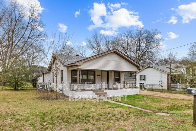 Photo - 2419 Circle Dr