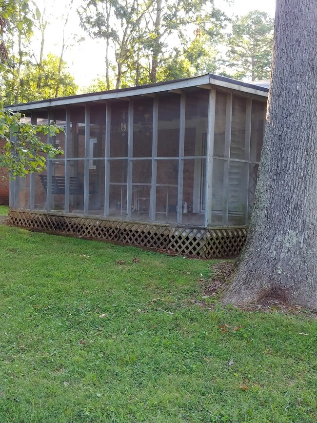 Photo - 1444 Simmons St