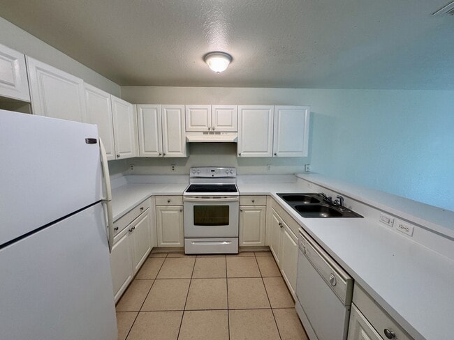 Photo - 2424 George Ave S