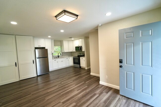 Photo - 885 Ruby Ave