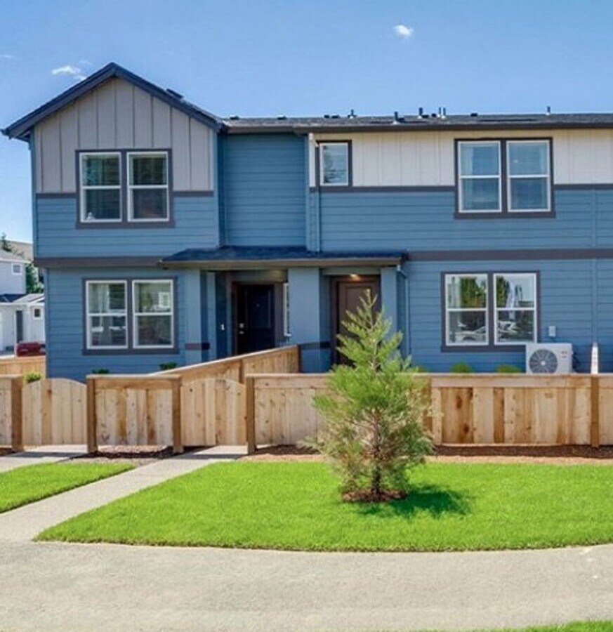 Contemporary 3 BD Home with Open Layout & Outdoor Living - Contemporary 3 BD Home with Open Layout & Outdoor Living