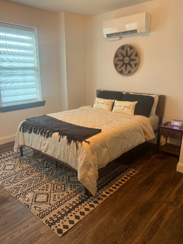 Building Photo - 2-4 Pearl St