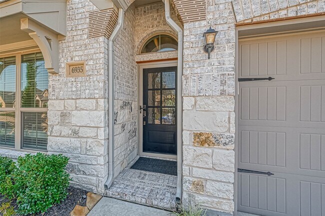 Photo - 6935 Goldstrum Wy
