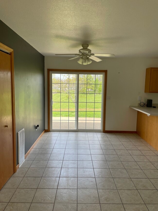 Photo - 6583 Jamie Ln Unidad B