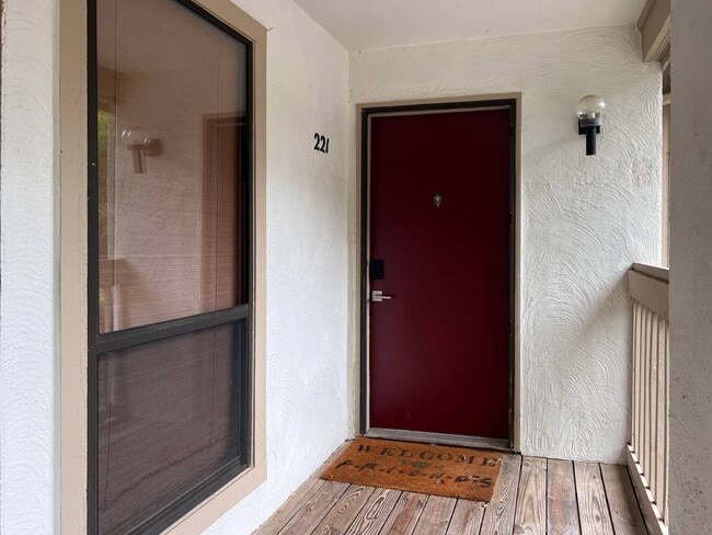 Photo - 221 New Kent Pl