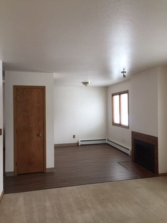 Photo - Great Sunny upstairs 2bed with washer&dryer