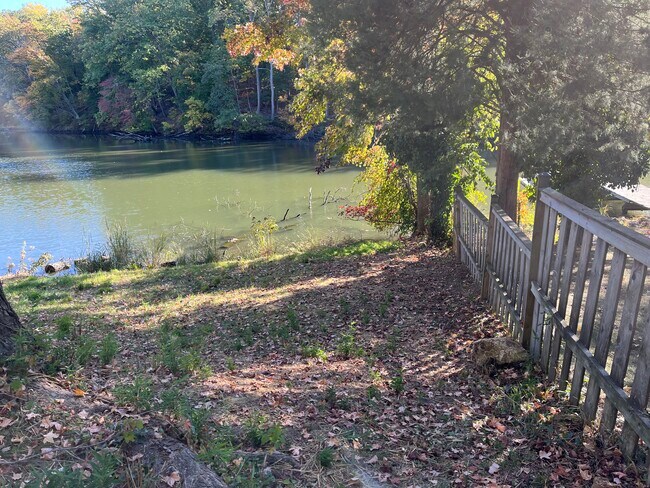 Photo - 484 Riverview Dr