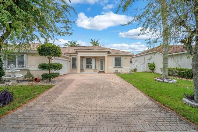 Photo - 5374 SW 33rd Ave