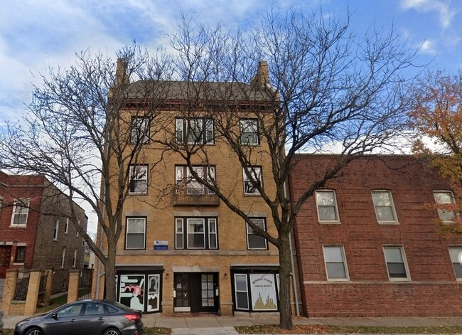 Building Photo - 3808 W Irving Park Rd Unit 12