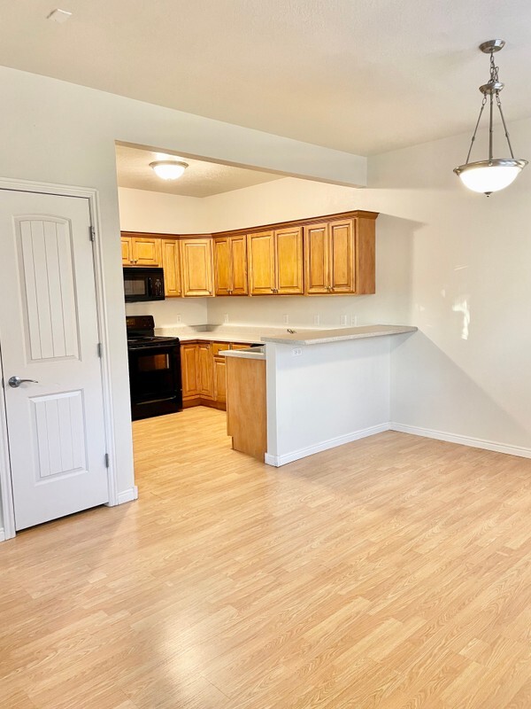 Photo - 484 W 1490 N