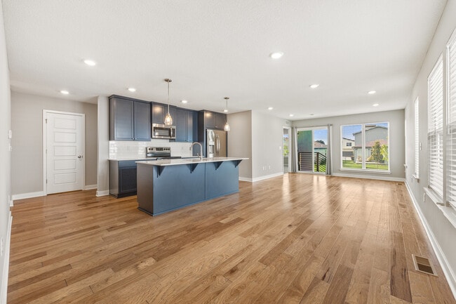 Cocina y sala de estar - 13305 W 180th St