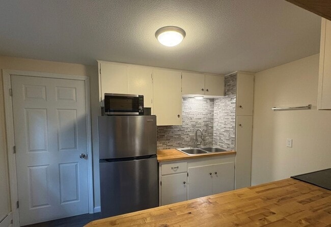 Photo - Modern 1 Bedroom Unit in Central Manhattan!
