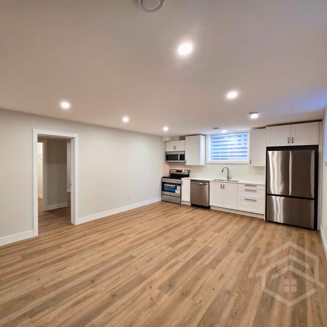 Photo - 9405 Elgin St