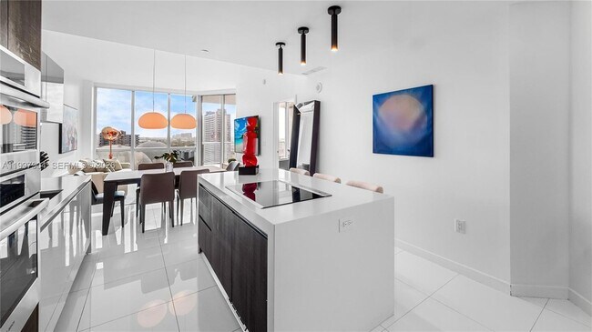 851 NE 1st Ave Unit 1606
