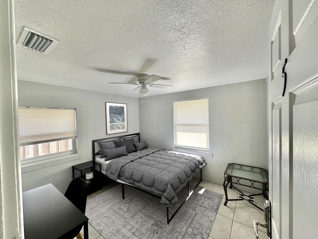 Photo - 4567 50th Ave N