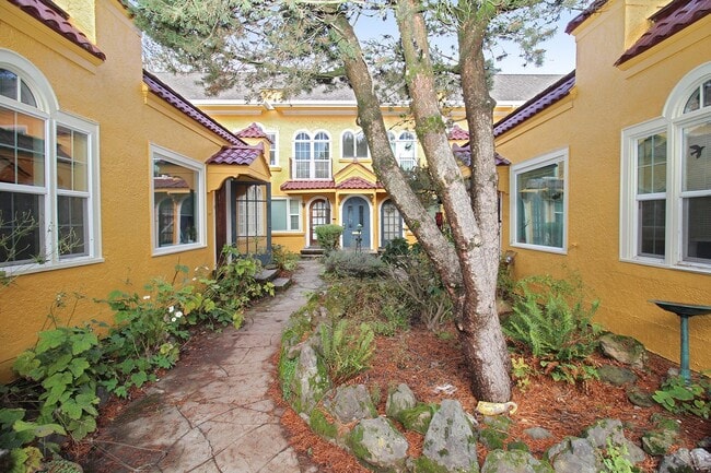 Photo - 3087 SE Ankeny St Unit 14