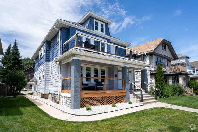 Building Photo - 3263 S Kinnickinnic Ave Rental