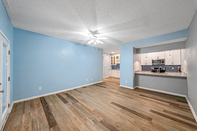 Photo - 7095 N Holiday Dr