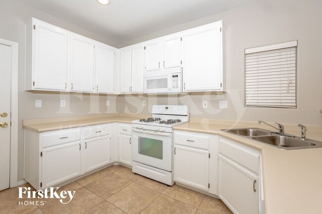 Photo - 8309 Cavaricci Ave