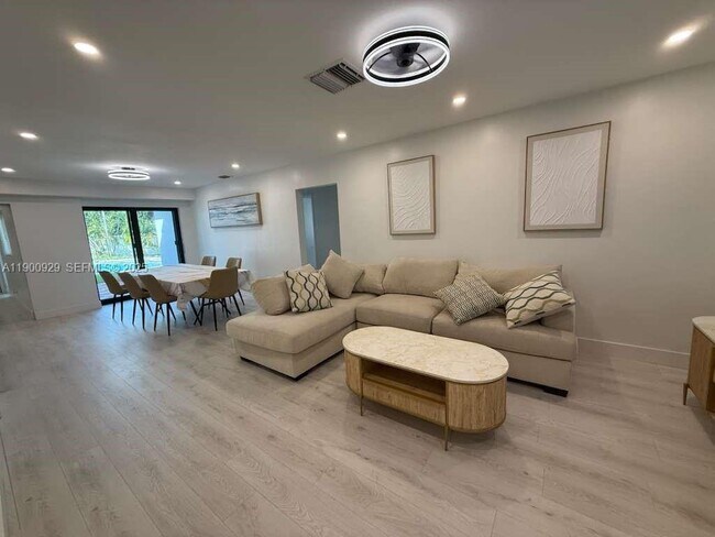 Photo - 2227 Roosevelt St