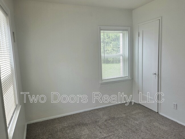 Photo - 222 W Fairchild Dr