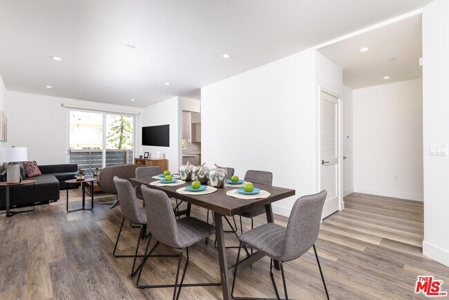 Photo - 2321 Fox Hills Dr Unidad 302