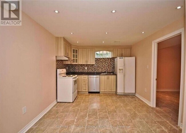 Photo - 5689 Sidmouth St