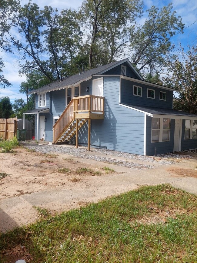 Building Photo - Cute duplex Jordan/ Johnson area Move in R...