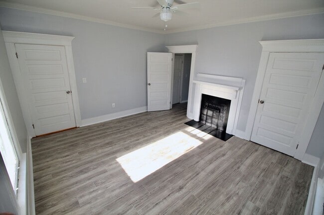 Photo - 107 Pine St