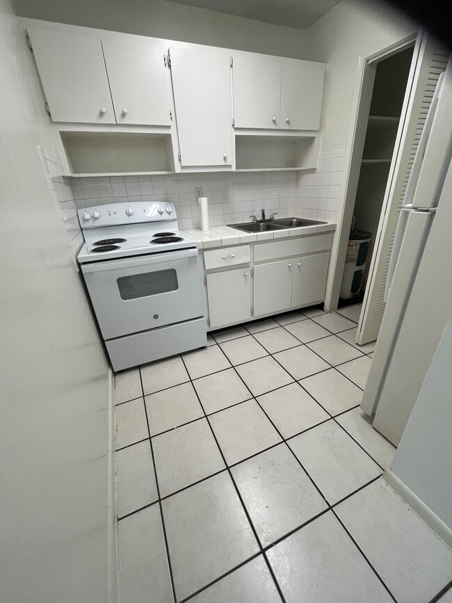 Photo - 717 NE 13th Ct