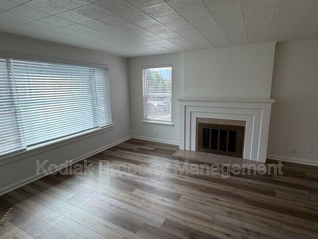 Photo - 237 N Center St