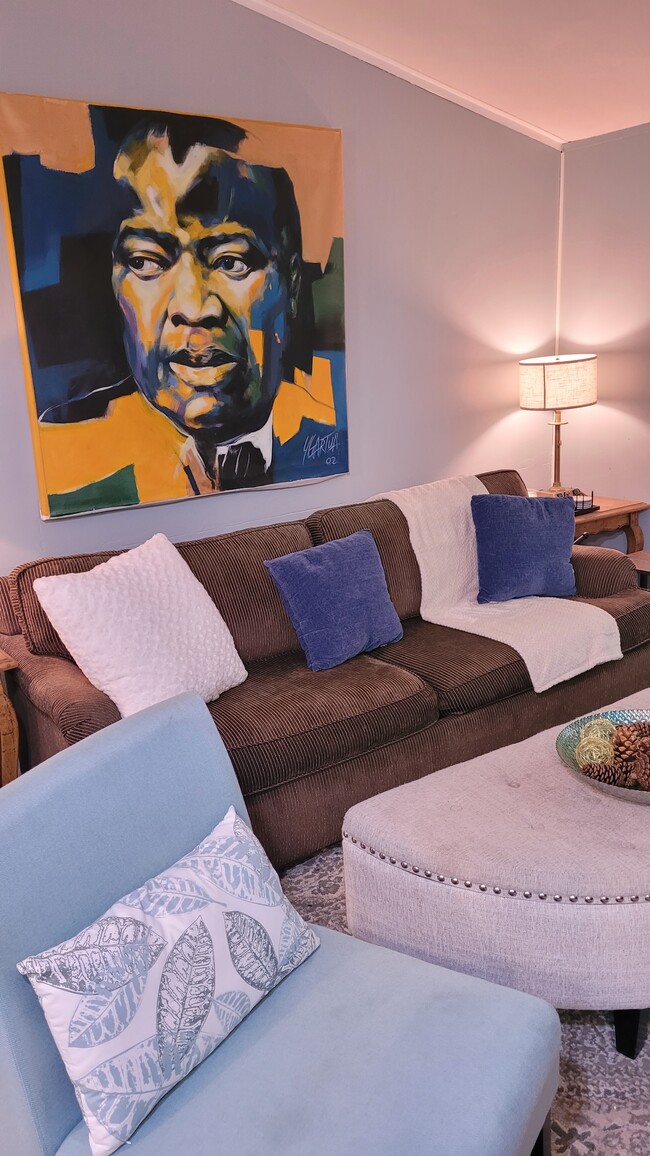 Photo - 482 Hilltop Dr