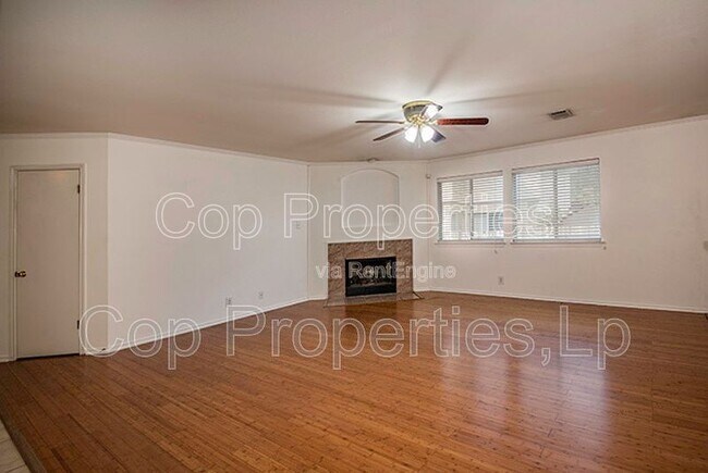 Photo - 7127 Still Hollow Dr