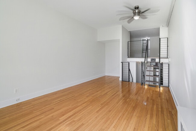 Photo - 184 Thompson St