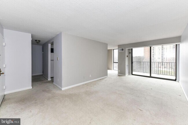 Photo - 2300 Pimmit Dr Apartamento Unidad 914