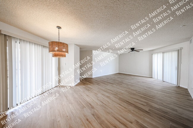 Photo - 9151 W Greenway Rd Unit 205