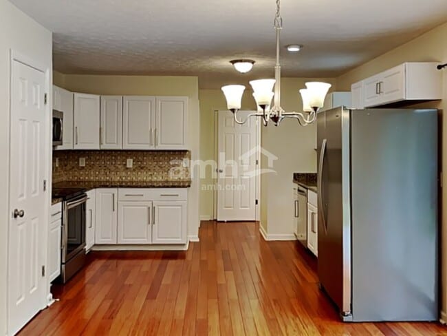 Photo - 640 Norfolk Square S