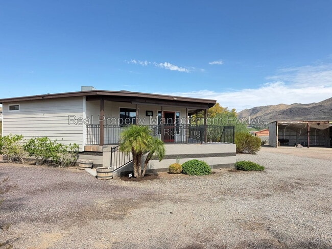 4213 W Cheyenne Dr