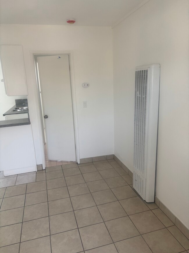 Building Photo - 5926 Atlantic Ave Unit B