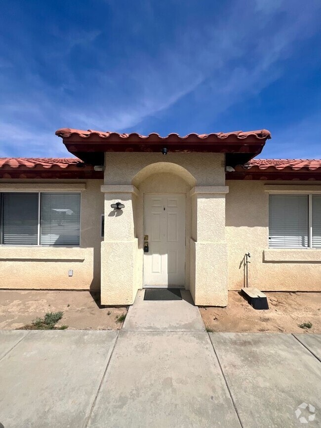 Building Photo - 6685 Ocotillo Ave Unit B Rental