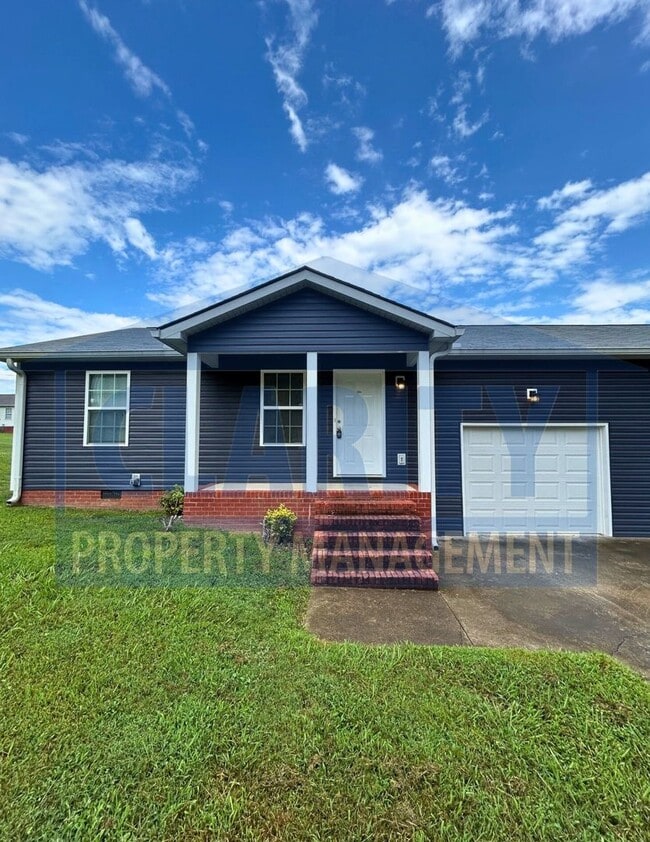 Building Photo - Two bedroom townhome w/garage!