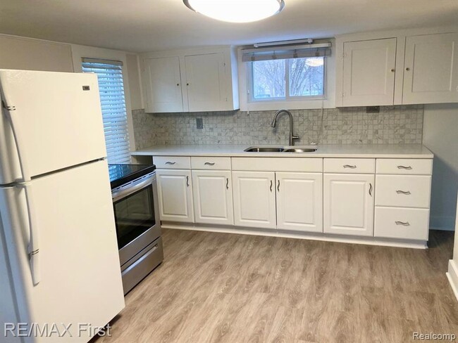 Photo - 611 Fairgrove Ave