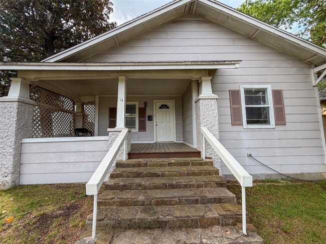 Building Photo - 114 E Hull St