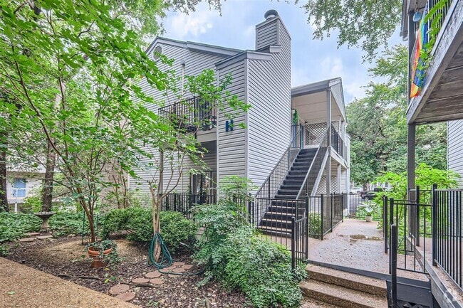 Building Photo - 802 S 1st St Unit 215 Rental