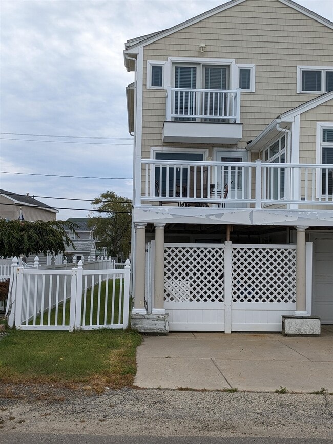 Photo - 279 Portsmouth Ave