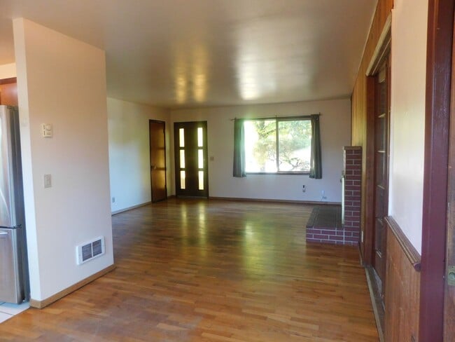 Photo - Spacious 3/Bedroom-1-1/2Bathroom Home In F...