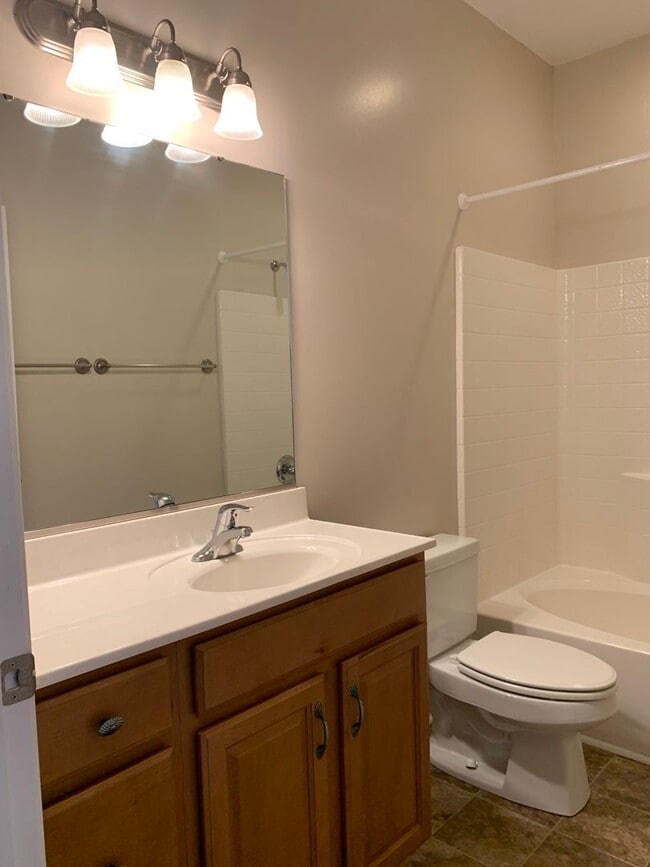 Photo - 262 Sheliah Ct