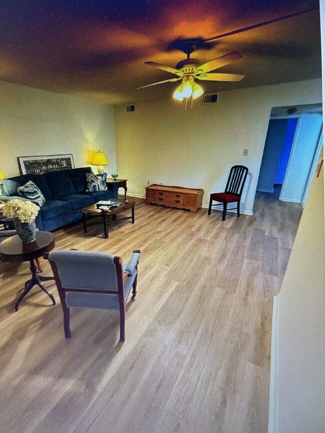 Photo - 4 Dover Hall Unit 4433 ELAN COURT