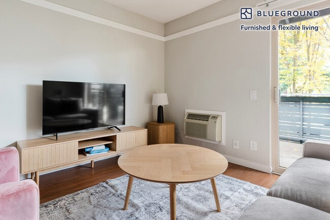 Photo - 111 N Rengstorff Ave Unidad FL2-ID1777